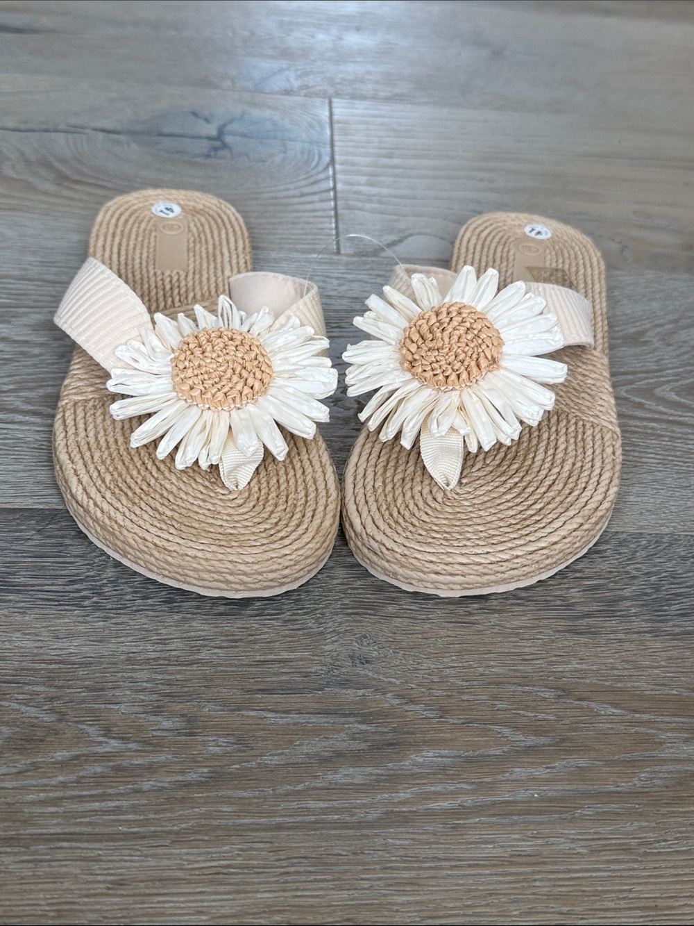 Beige Daisy Raffia Flip Flop 1/2” Sandals-Size 41 (Size 9) - Picture 6 of 11